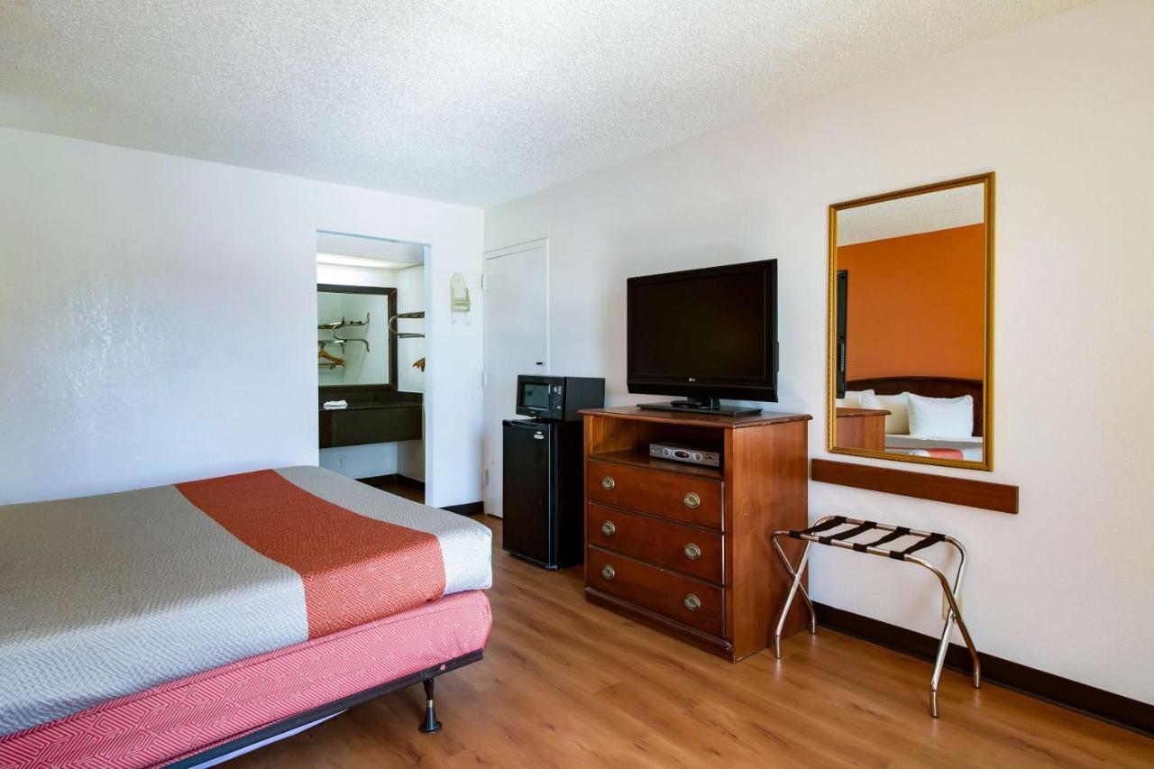 Motel 6-Holyoke, Ma ويستفيلد المظهر الخارجي الصورة